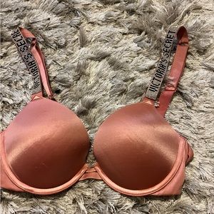 ✨VICTORIA’S SECRET VERY SEXY SHINE STRAP BRA✨